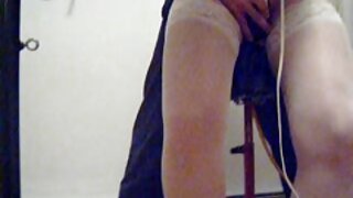 سيلين دي بيسون سكس محارم قديم مترجم على كتفها تعمل على إغواء اليورو