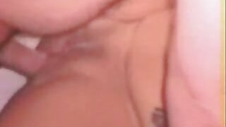 امرأة سمراء الجنس مع بيلا رولاند سكس قديم عائلي في Shoplyfter